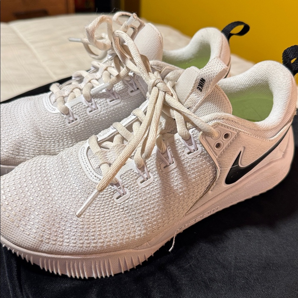 Nike Zoom Women’s Volleyball shoes 8 GUC